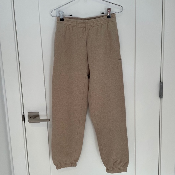 Aritzia - TNA Cozy Fleece Boyfriend Fit Sweatpant Joggers - Picture 1 of 3